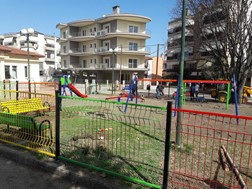 Παραδίδεται η νέα παιδική χαρά στο χώρο του ΟΣΕ δωρεά του Ιατρικού Συλλόγου Τρικάλων